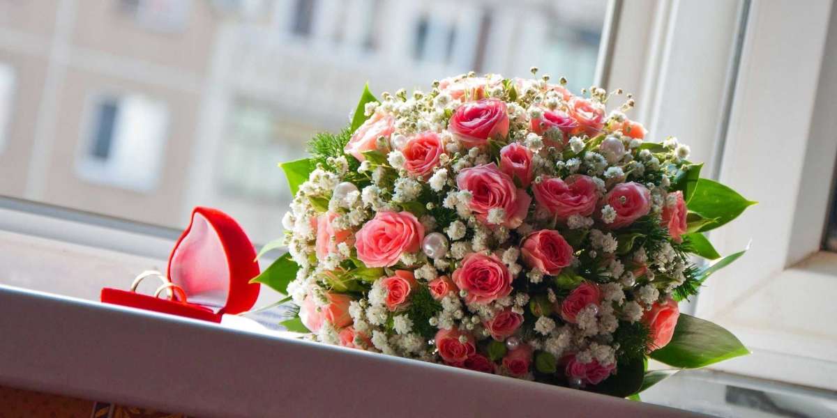 How to Arrange Romantic Flowers for Your Loved One