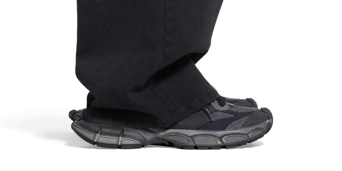 Balenciaga Shoes Sale by pairing little black with palm