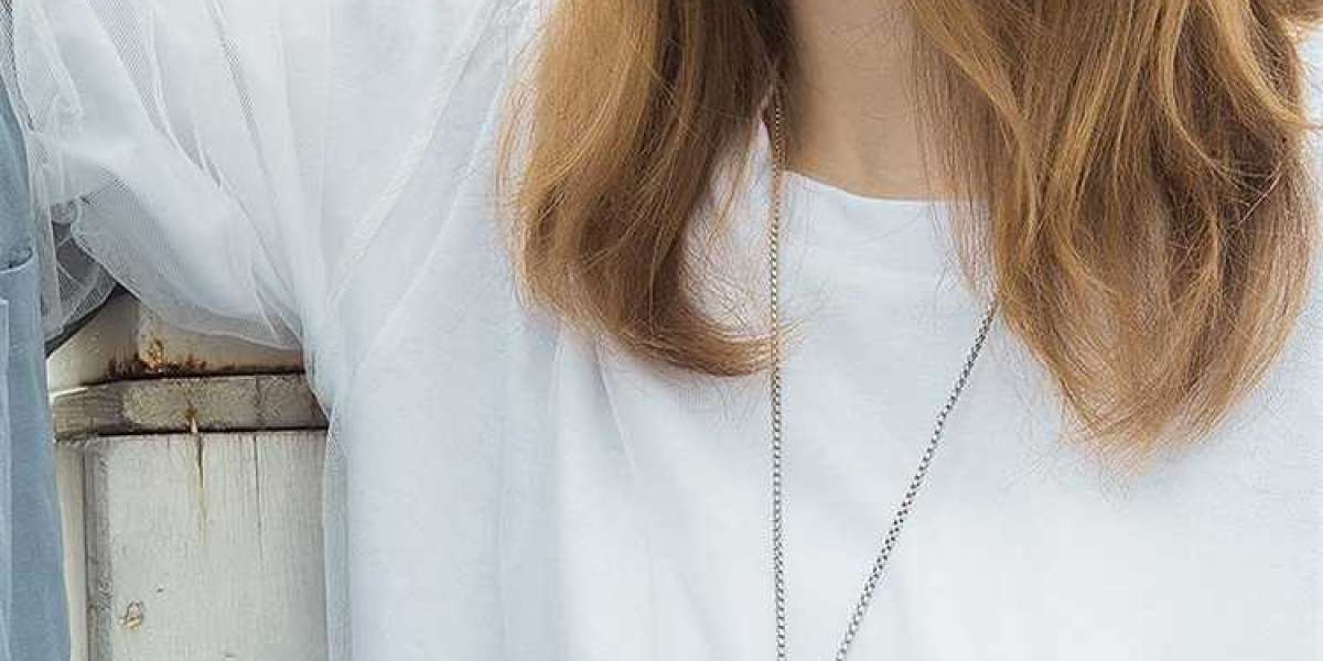 The Psychological Significance of Wearing a Love Necklace