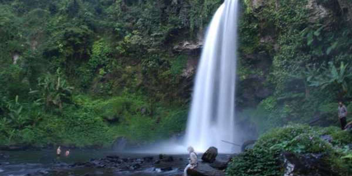 Menyaksikan Keindahan Air Terjun Batu Betiang