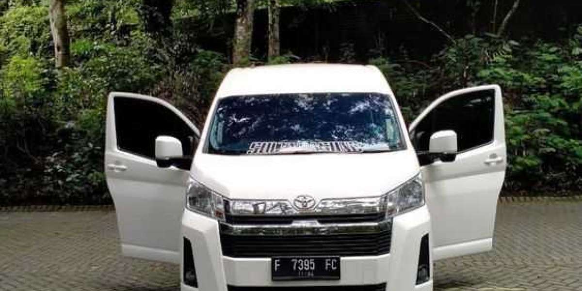 Memilih Sewa Hiace untuk Perjalanan Bersama Rombongan yang Nyaman